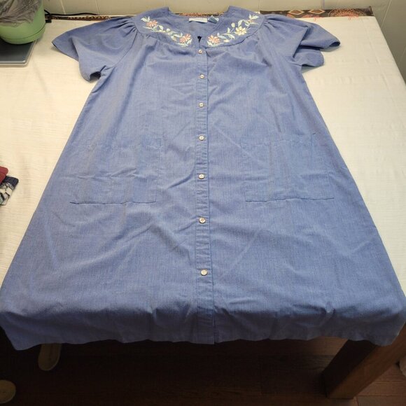 Bundle #23 Medium Mixed Blouses Tees Pj's Longsleeve Sweaters - Picture 4 of 11